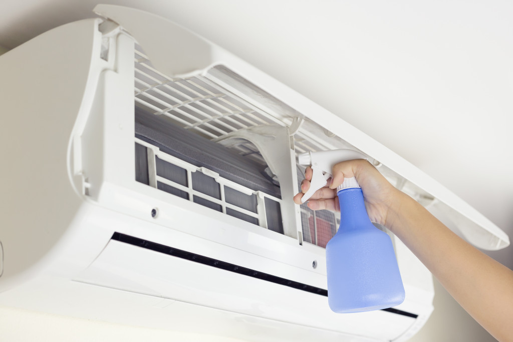 cleaning air-conditioning unit