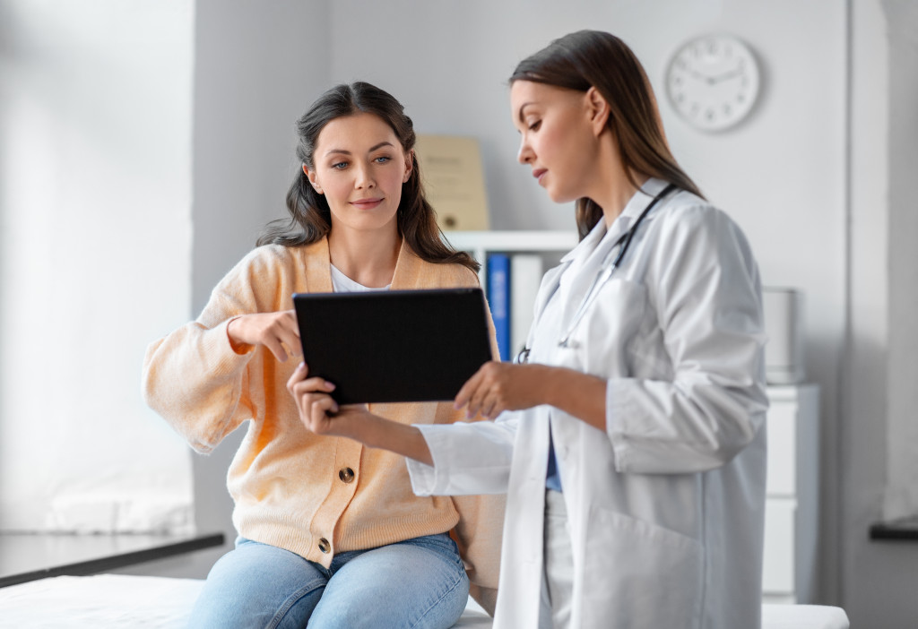 A doctor showing a women her test results