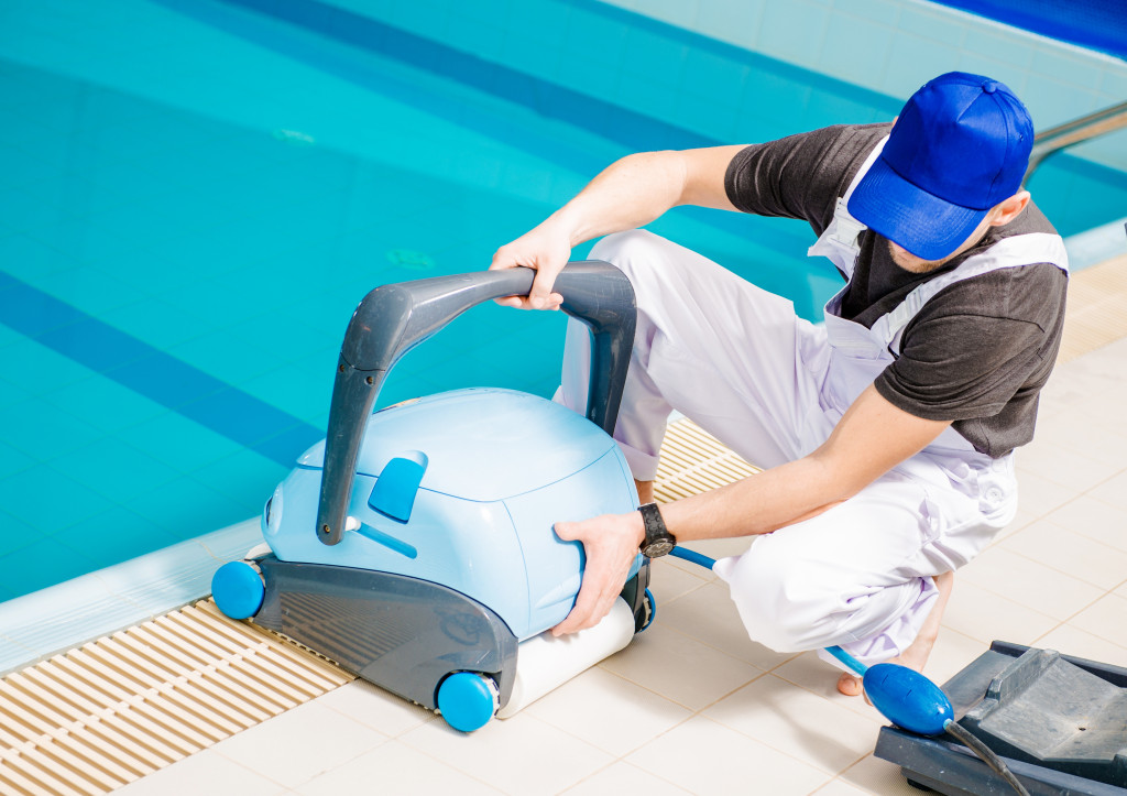 Maintenance services for swimming pools