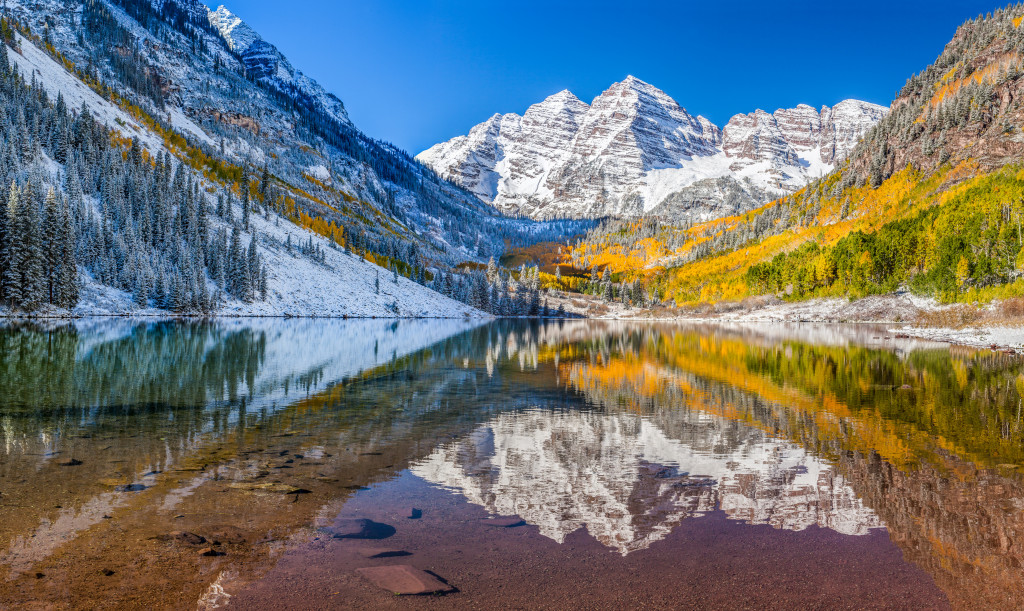 View of a national park with a small lake and a mountain in the background.